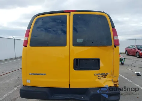 2004 Chevrolet Express z USA, uszkodzony, nr VIN 1GBGG25V241205320